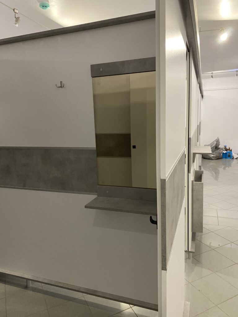 Paraván készítés üzlet helyiségbe - Munkáim | grafitbutor.hu | Grafit Bútor Kft.