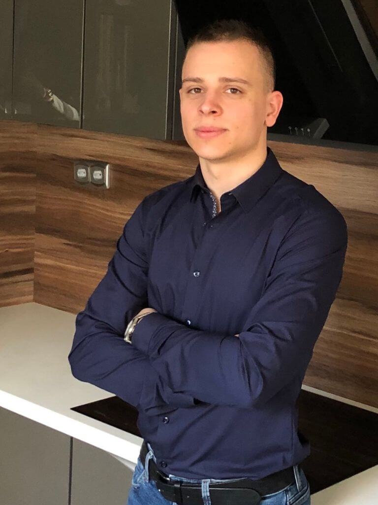 Patrik vagyok! Én válaszolok majd az üzenetedre. Hogyha kérdésed van, keress bátran a +36306779339​​ telefonszámon! Szeged Grafit Bútor Kft. Balogh Patrik bútorasztalos | grafitbutor.hu